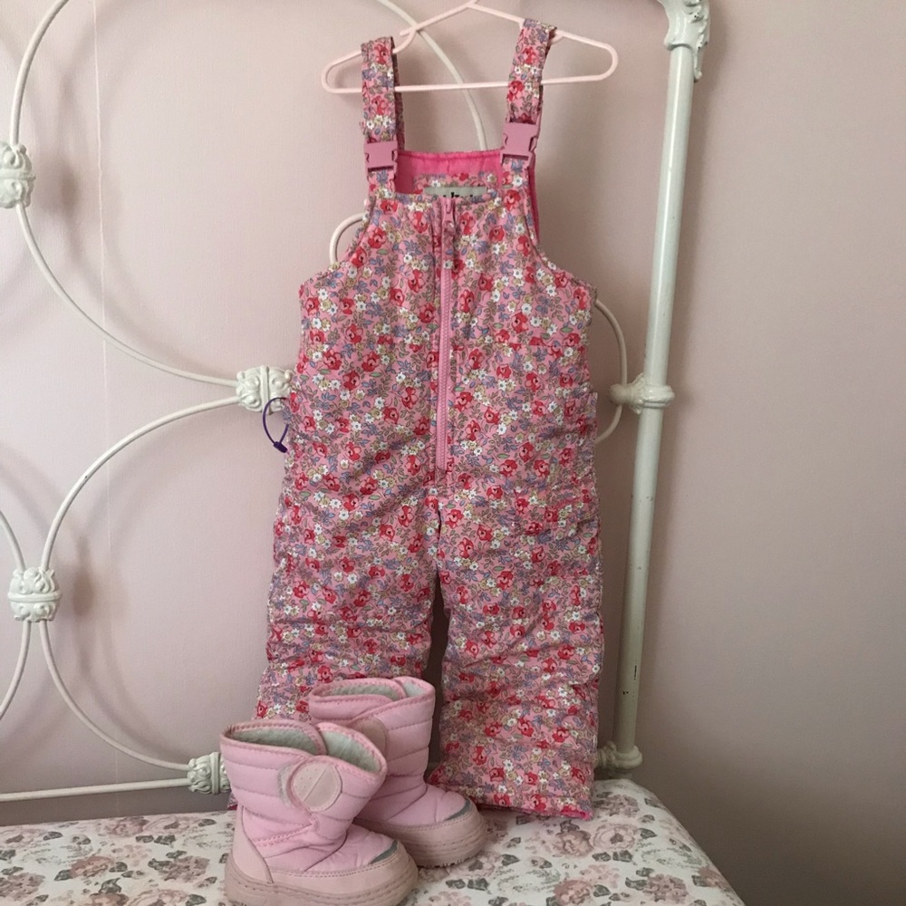 Size 3t OshKosh snowsuit and boots